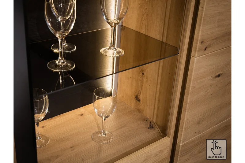 Quant Vitrinskåp 41 cm djup 110 cm bred 140 cm hög Trä - Ek/Svart - Products - Förvaring - Skåp - Vitrinskåp