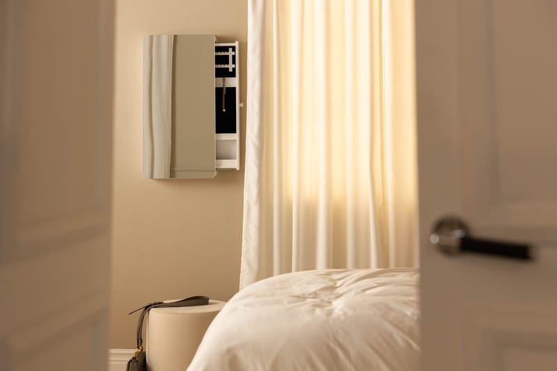 Rogue Smyckesskåp med Spegel - Vit - Products - Förvaring - Småförvaring - Smyckesförvaring - Smyckesställ & smyckesskrin