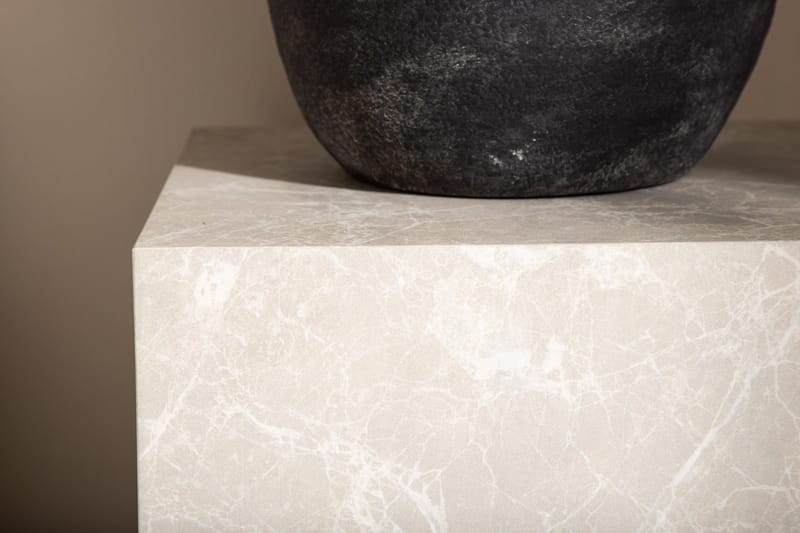 York High Travertin Sidobord 40x40x45 cm - Beige - Products - Möbler - Bord & matgrupp - Avlastningsbord & sidobord - Brickbord & småbord