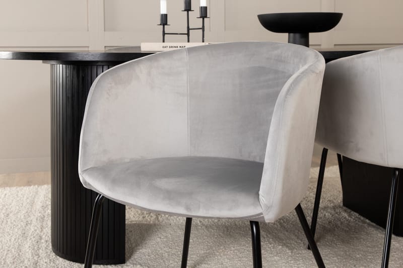 Bianca Matgrupp 200 cm Oval med 4 Berit stolar - Svart - Products - Möbler - Bord & matgrupp - Matgrupp