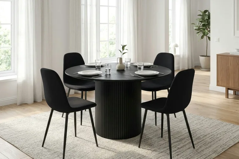 Kopparbo Matgrupp runt 110 cm Svart med 4 Nibe Matstolar - Svartlaserad ek - Products - Möbler - Bord & matgrupp - Matgrupp