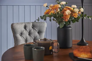 Lyon Matgrupp 120 cm Rund inkl 4 Bergviken Stolar - Brun - Products - Möbler - Bord & matgrupp - Matgrupp