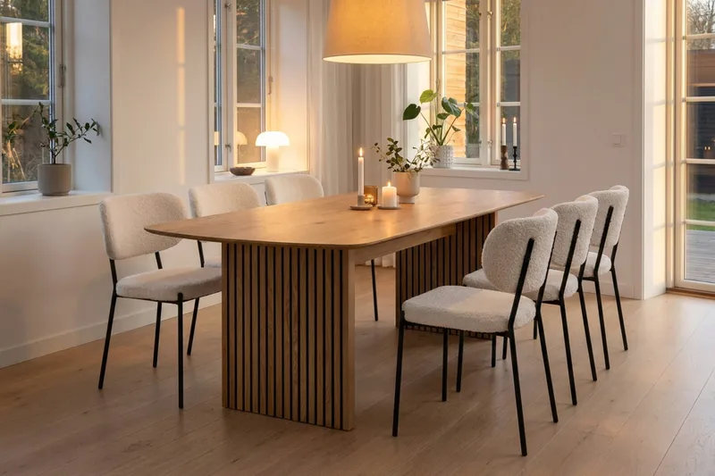 Richeto Matbord 210 cm med 6 st Gemmiano Stolar i Teddy - Brun, Vit - Products - Möbler - Bord & matgrupp - Matgrupp