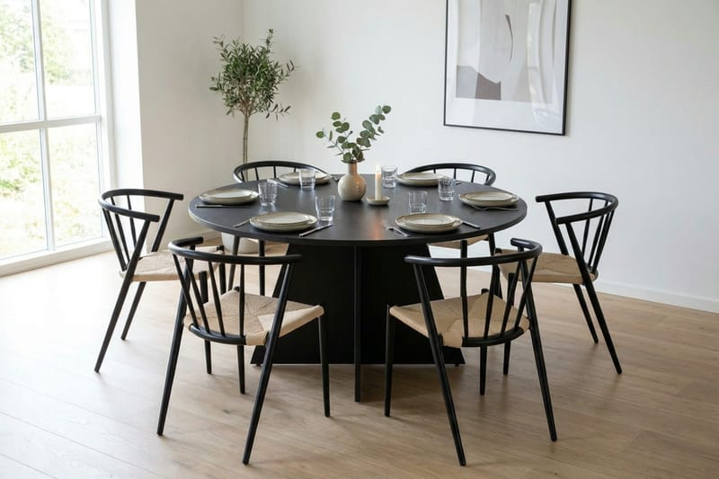 Vera Matgrupp runt 130 cm Svart med 6 Winston Matstolar - Svartlaserad ek - Products - Möbler - Bord & matgrupp - Matgrupp
