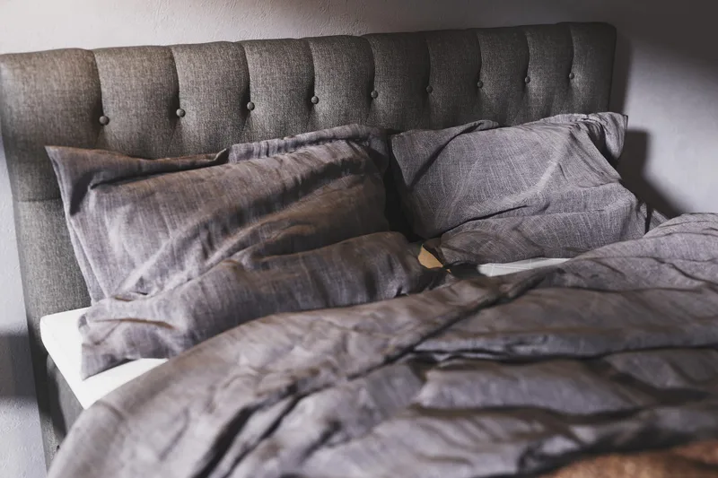 Boxy Box Bed 140x200 cm - Svart/Grå - Products - Möbler - Säng - Säng med förvaring