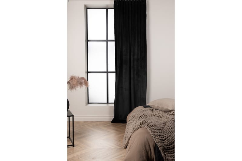 Mary Gardin 135x250 cm - Svart - Products - Textil & mattor - Gardiner - Gardinlängder - Kanallängd